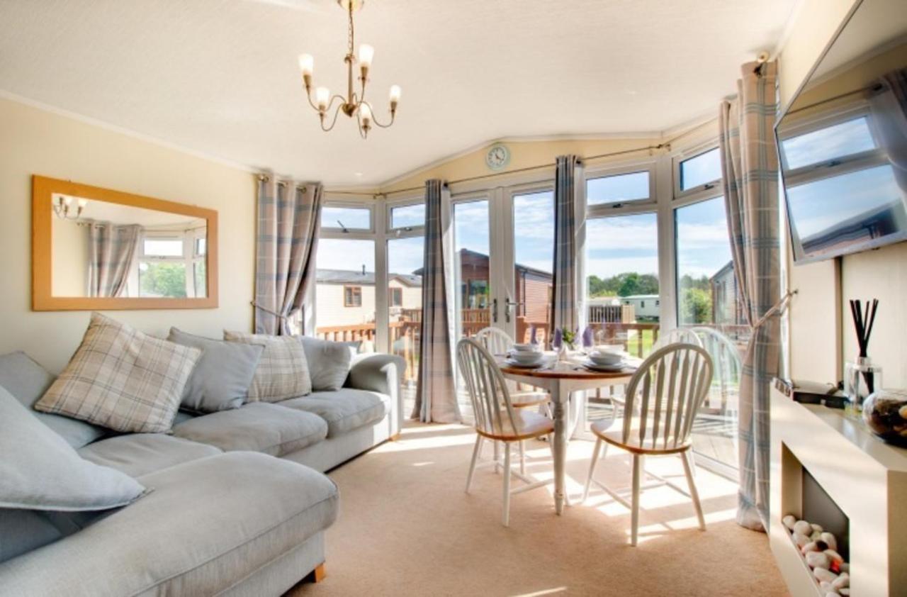 Stunning 3-Bed Hot Tub Lodge Northumberland Felton  Exterior foto